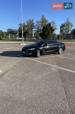 Седан Ford Fusion 2019 в 