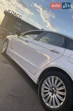 Седан Ford Fusion 2014 в 