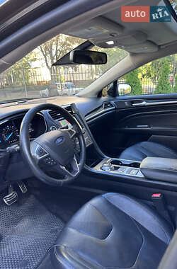 Седан Ford Fusion 2018 в 