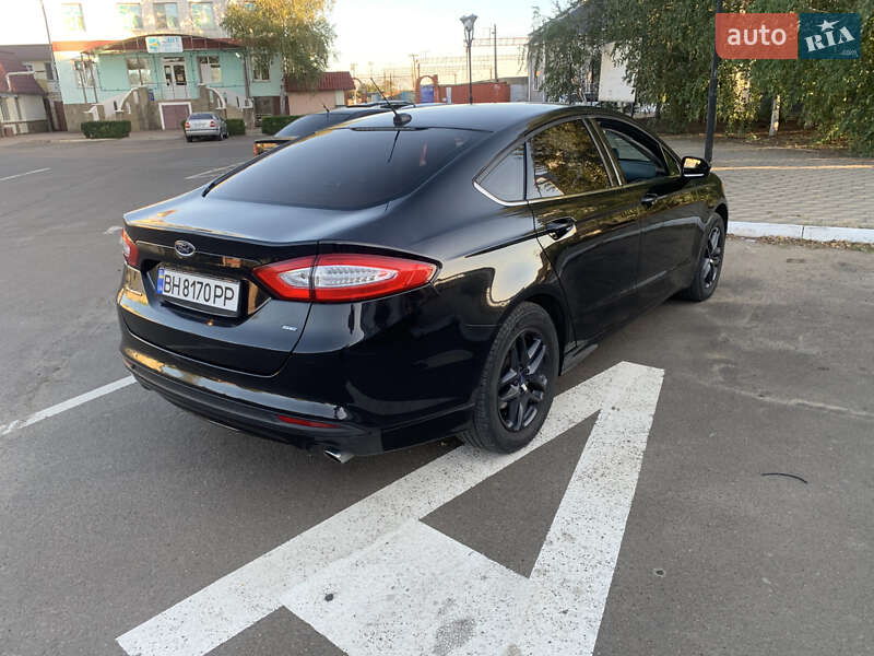 Седан Ford Fusion 2014 в Раздельной