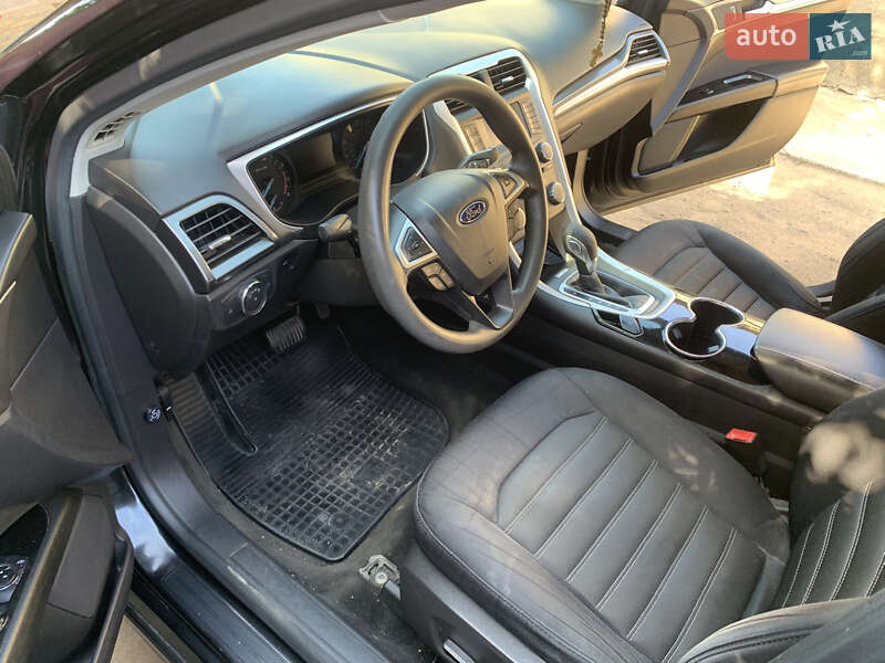 Седан Ford Fusion 2014 в Раздельной