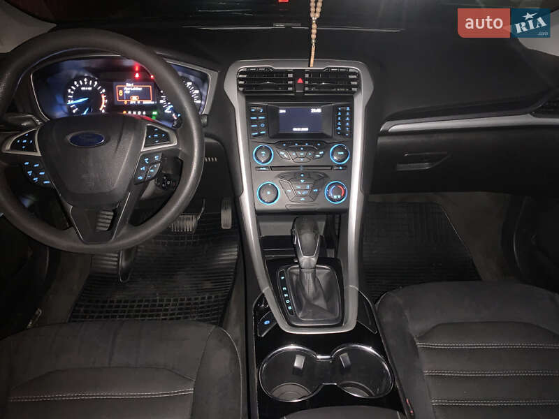 Седан Ford Fusion 2014 в Раздельной