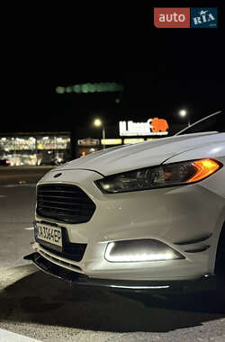 Седан Ford Fusion 2015 в 