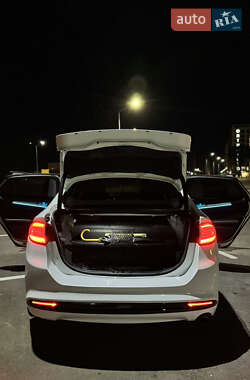 Седан Ford Fusion 2015 в 