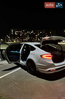 Седан Ford Fusion 2015 в 