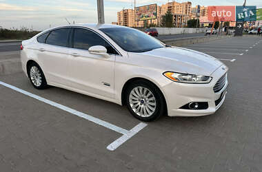 Седан Ford Fusion 2016 в 