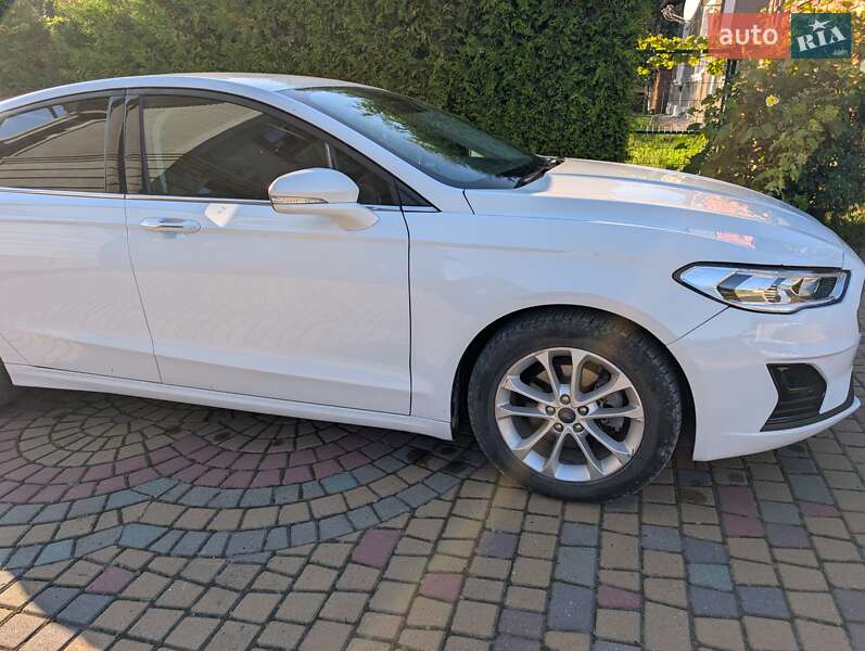Седан Ford Fusion 2019 в Снятині