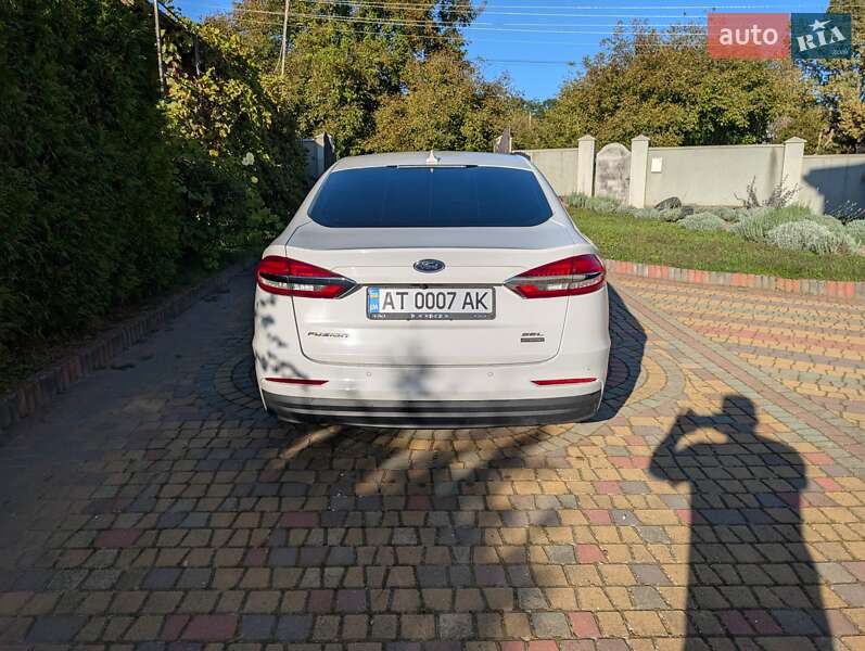 Седан Ford Fusion 2019 в Снятині