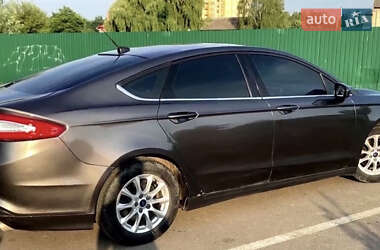 Седан Ford Fusion 2015 в 
