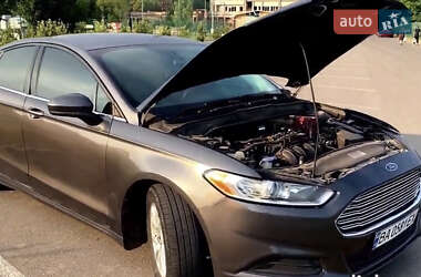 Седан Ford Fusion 2015 в 