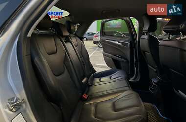 Седан Ford Fusion 2016 в 