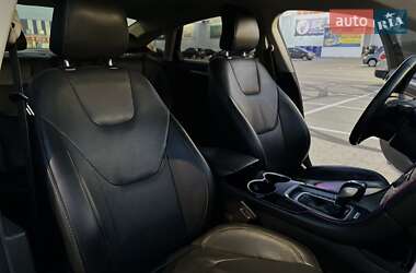 Седан Ford Fusion 2016 в 