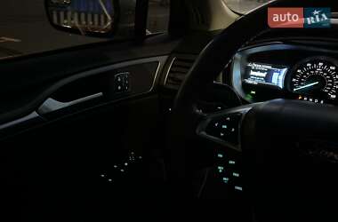 Седан Ford Fusion 2016 в 