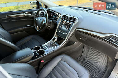 Седан Ford Fusion 2013 в 