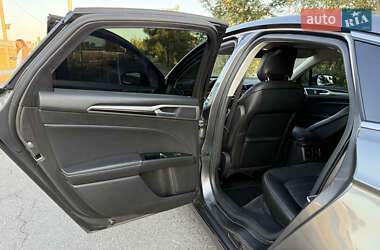 Седан Ford Fusion 2013 в 