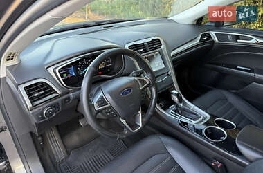 Седан Ford Fusion 2013 в 