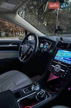 Седан Ford Fusion 2018 в 