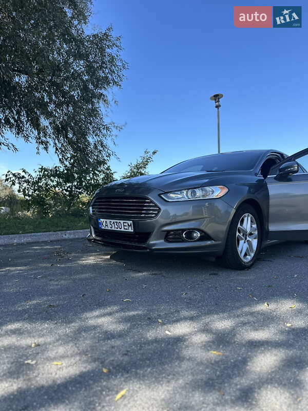 Седан Ford Fusion 2014 в 