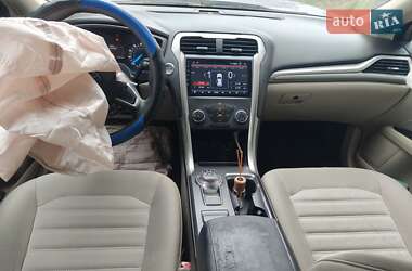 Седан Ford Fusion 2017 в 