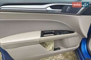 Седан Ford Fusion 2017 в 