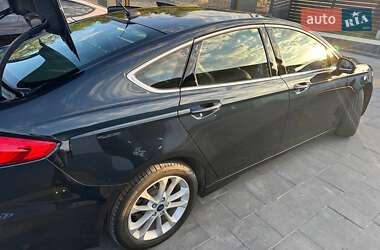 Седан Ford Fusion 2019 в 