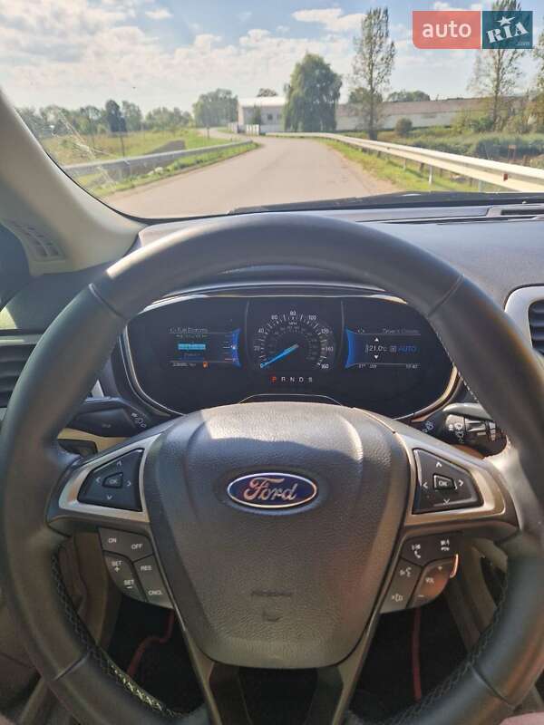 Седан Ford Fusion 2015 в Тернополі