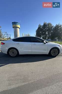 Седан Ford Fusion 2019 в 