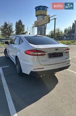 Седан Ford Fusion 2019 в 