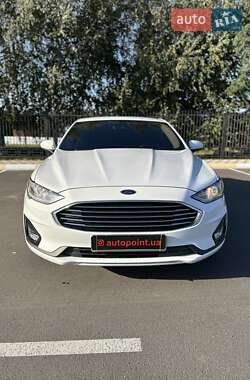 Седан Ford Fusion 2019 в 