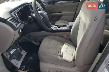 Седан Ford Fusion 2016 в 