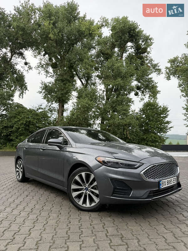 Седан Ford Fusion 2019 в 