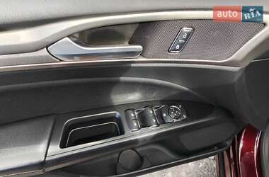 Седан Ford Fusion 2016 в 