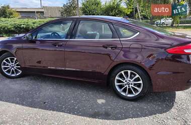 Седан Ford Fusion 2016 в 