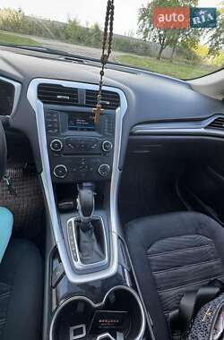 Седан Ford Fusion 2016 в 