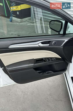 Седан Ford Fusion 2014 в 