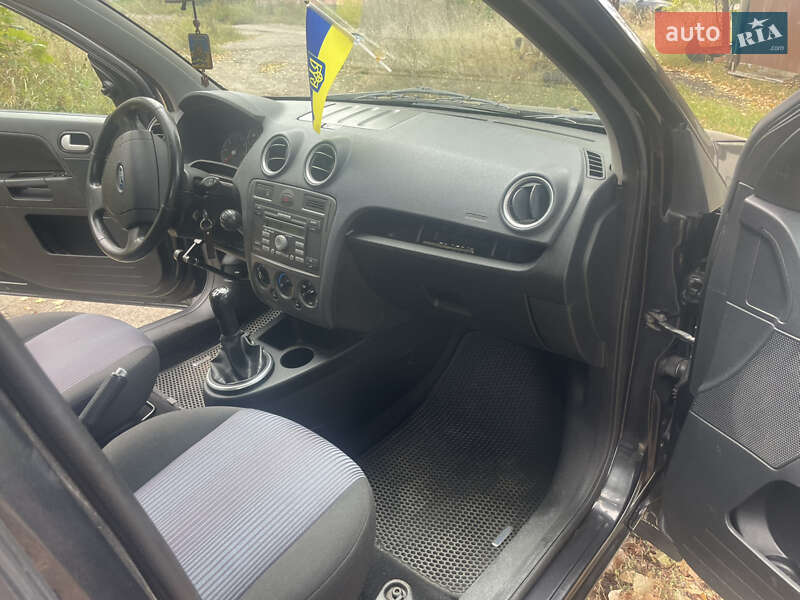 Хэтчбек Ford Fusion 2008 в Чернигове