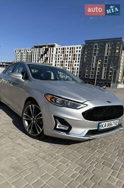 Седан Ford Fusion 2018 в 