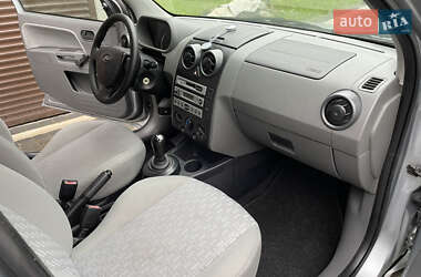 Хетчбек Ford Fusion 2005 в 