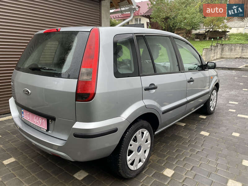 Хэтчбек Ford Fusion 2005 в Косове