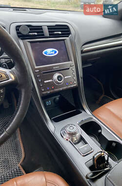 Седан Ford Fusion 2019 в 