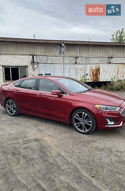 Седан Ford Fusion 2019 в 