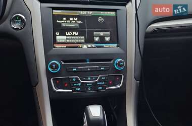 Седан Ford Fusion 2015 в 