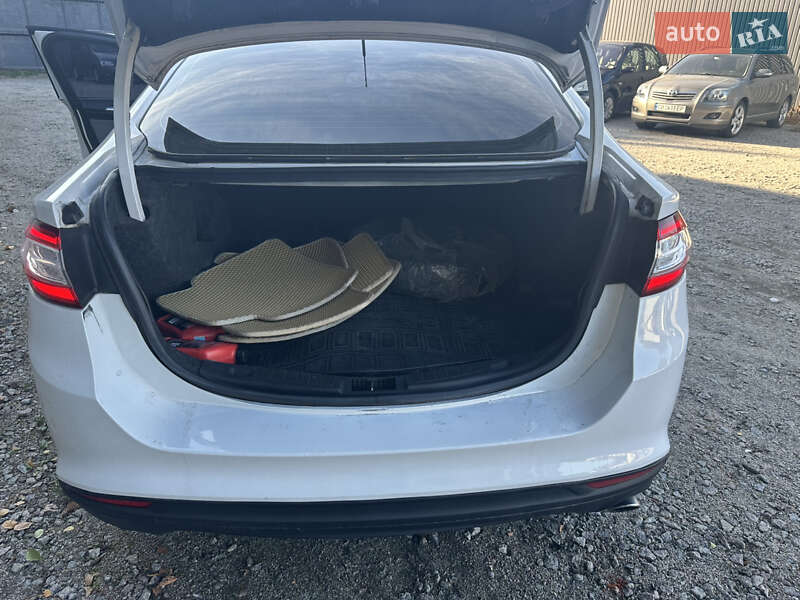 Седан Ford Fusion 2015 в Ніжині
