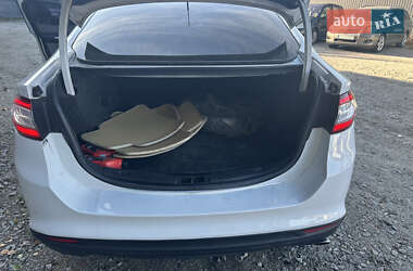 Седан Ford Fusion 2015 в 