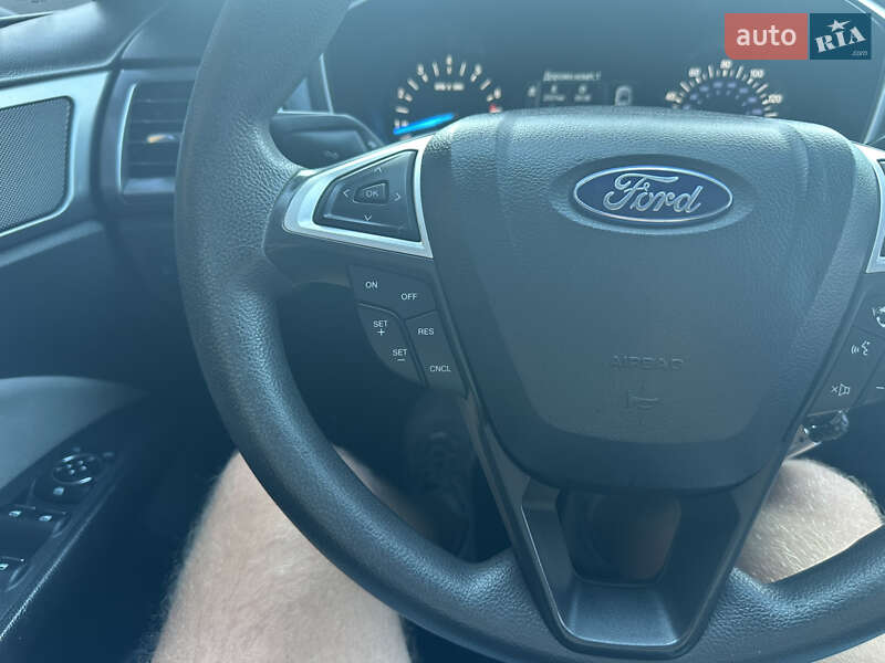 Седан Ford Fusion 2015 в Ніжині