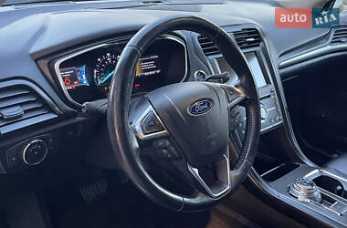 Седан Ford Fusion 2018 в 