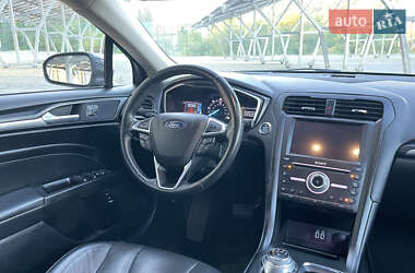 Седан Ford Fusion 2018 в 