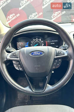 Седан Ford Fusion 2018 в 