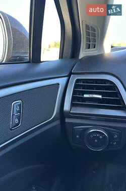 Седан Ford Fusion 2017 в 