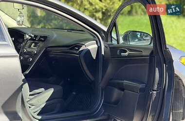 Седан Ford Fusion 2018 в 